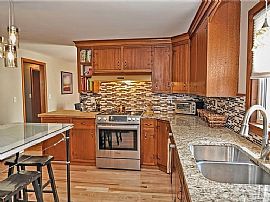 85 Union St, Warren, Ri 02885 in Warren, RI (Photo 4 of 9)