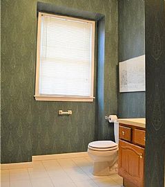 80 Howland Rd, East Greenwich, Ri 02818 in East Greenwich, RI (Photo 5 of 8)