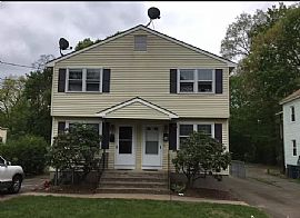 32 Bigelow St, Manchester, Ct 06040 in Manchester, CT