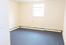 100 Flatbush Ave, Hartford, Ct 06106 in Hartford, CT (Photo 4 of 9)