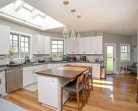 310 Indian Ave, Middletown, Ri 02842 in Middletown, RI (Photo 3 of 12)