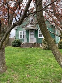 134 E Main Rd, Portsmouth, Ri 02871 in Portsmouth, RI