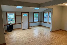 28 Soundview Ave, East Haven, Ct 06512 in East Haven, CT (Photo 4 of 11)