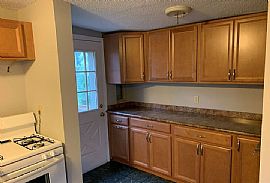 28 Soundview Ave, East Haven, Ct 06512 in East Haven, CT (Photo 6 of 11)