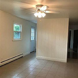 713 Metacom Ave, Bristol, Ri 02809 in Bristol, RI (Photo 6 of 8)