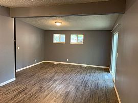 Modern 3 Bedroom, 1 Bath in a Great Neighborhood in Lincoln, NE (Photo 2 of 6)