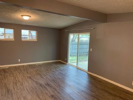 Modern 3 Bedroom, 1 Bath in a Great Neighborhood in Lincoln, NE (Photo 3 of 6)