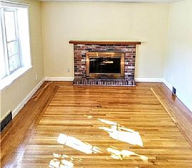 101 Sweetbriar Dr, Cranston, Ri 02920 in Cranston, RI (Photo 6 of 12)