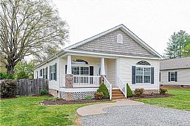 Beautiful Ranch Style Home in Center of The Universe  in Ashland, VA