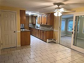 169 Union Ave, Warwick, Ri 02889 in Warwick, RI (Photo 4 of 12)