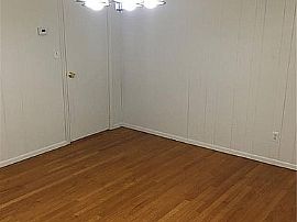 4 Proctor Dr, West Hartford, Ct 06117 in Bishops Corner, CT (Photo 5 of 6)