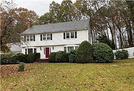 10 Candlewood Ln, Farmington, Ct 06032 in Farmington, CT