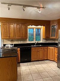 10 Candlewood Ln, Farmington, Ct 06032 in Farmington, CT (Photo 6 of 12)