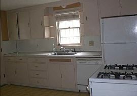 22 Bristol St, Hartford, Ct 06106 in Hartford, CT (Photo 3 of 7)