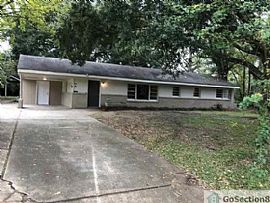 608 Lynwood Dr, Montgomery, Al 36111 in Montgomery, AL (Photo 2 of 12)