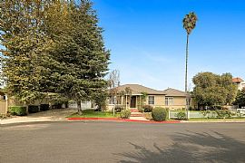 Opportunity to Live in a Great Neighborhood Conveniently Locate in Burbank, CA