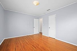 Opportunity to Live in a Great Neighborhood Conveniently Locate in Burbank, CA (Photo 6 of 7)