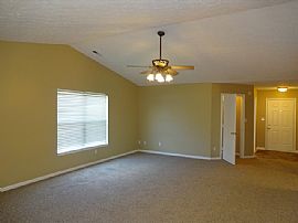 Don'T Miss Out on This Comfortable Home! in Indianapolis, IN (Photo 2 of 10)