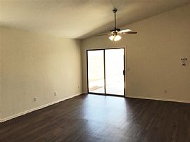 Stunning Single Family Home Available to Lease Now  in Mesa, AZ (Photo 3 of 12)