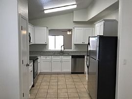 Stunning Single Family Home Available to Lease Now  in Mesa, AZ (Photo 5 of 12)