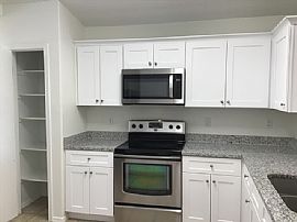 Stunning Single Family Home Available to Lease Now  in Mesa, AZ (Photo 6 of 12)