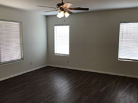 Stunning Single Family Home Available to Lease Now  in Mesa, AZ (Photo 8 of 12)