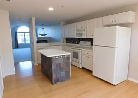 2bed 2.5 Ba Townhouse For Rent in Troy, MI (Photo 2 of 5)