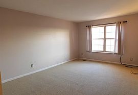 2bed 2.5 Ba Townhouse For Rent in Troy, MI (Photo 4 of 5)