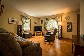 Beatiful 4 Bedroom in Milwaukee, WI (Photo 2 of 12)