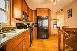 Beatiful 4 Bedroom in Milwaukee, WI (Photo 4 of 12)