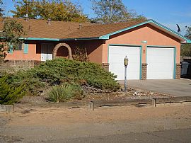 Beatiful 3 Bedroom in Rio Rancho, NM (Photo 2 of 12)