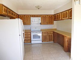 Beatiful 3 Bedroom in Rio Rancho, NM (Photo 8 of 12)