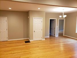 18 School St, East Windsor, Ct 06088 in East Windsor, CT (Photo 4 of 9)