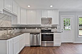 3 Bedroom Family Home in Waco, TX (Photo 5 of 12)