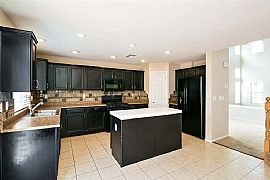 9827 Curtsy Ave, Las Vegas, Nv 89148 in Las Vegas, NV (Photo 4 of 12)