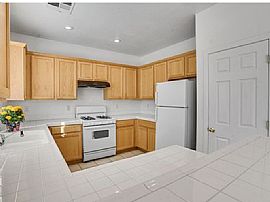 10085 Capistrello Ave, Las Vegas, Nv 89147 in Las Vegas, NV (Photo 3 of 5)