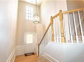 Excellent Condition Townhouse  in Charlotte, NC (Photo 4 of 7)