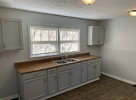 147 E Crest Rd, Bessemer, Al 35023 in Bessemer, AL (Photo 5 of 12)