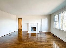 521 Poinciana Dr, Birmingham, Al 35209 in Birmingham, AL (Photo 3 of 12)