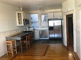 Charming Allen Apartment in a 3-Unit House in San Francisco, CA (Photo 9 of 11)