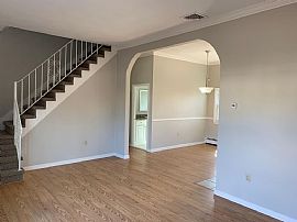 17 Woodcrest Dr, Johnston, Ri 02919 in Johnston, RI (Photo 3 of 12)