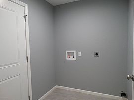 House For Rent in Jefferson City, MO (Photo 2 of 12)