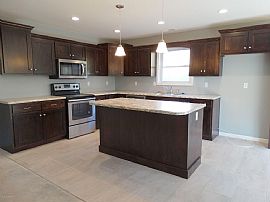 House For Rent in Jefferson City, MO (Photo 8 of 12)