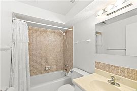 House For Rent in Manchester, MO (Photo 2 of 12)