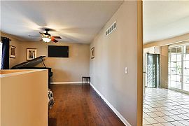 House For Rent in Ballwin, MO (Photo 2 of 12)