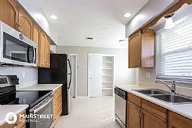 6935 301st Ave N, Clearwater, Fl 33761 in Clearwater, FL (Photo 3 of 8)