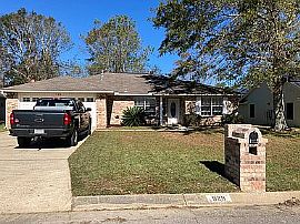 928 Broken Arrow Ln, Cantonment, Fl 32533 in Cantonment, FL