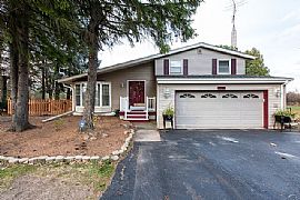 3518 120th Pl, Pleasant Prairie, Wi 53158 in Pleasant Prairie, WI