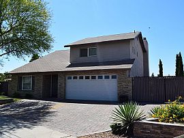 1325 W Lobo Ave, Mesa, Az 85202 in Mesa, AZ