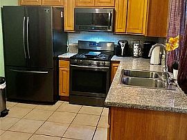 950 S Acacia Ave Nicely Located in a Nice Community  in Rialto, CA (Photo 4 of 5)